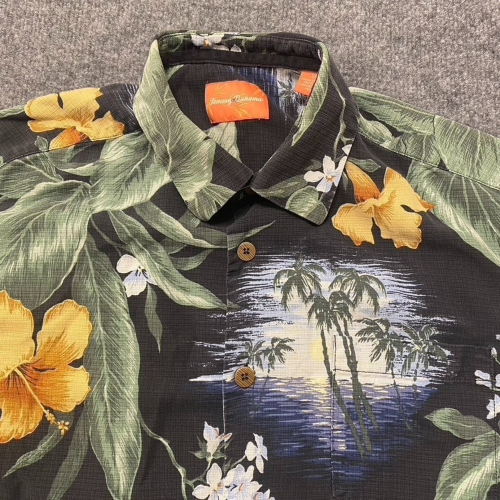 Vintage Tommy Bahama Hawaiian Floral Scenic Beach 100% Silk Camp Shirt Mens S